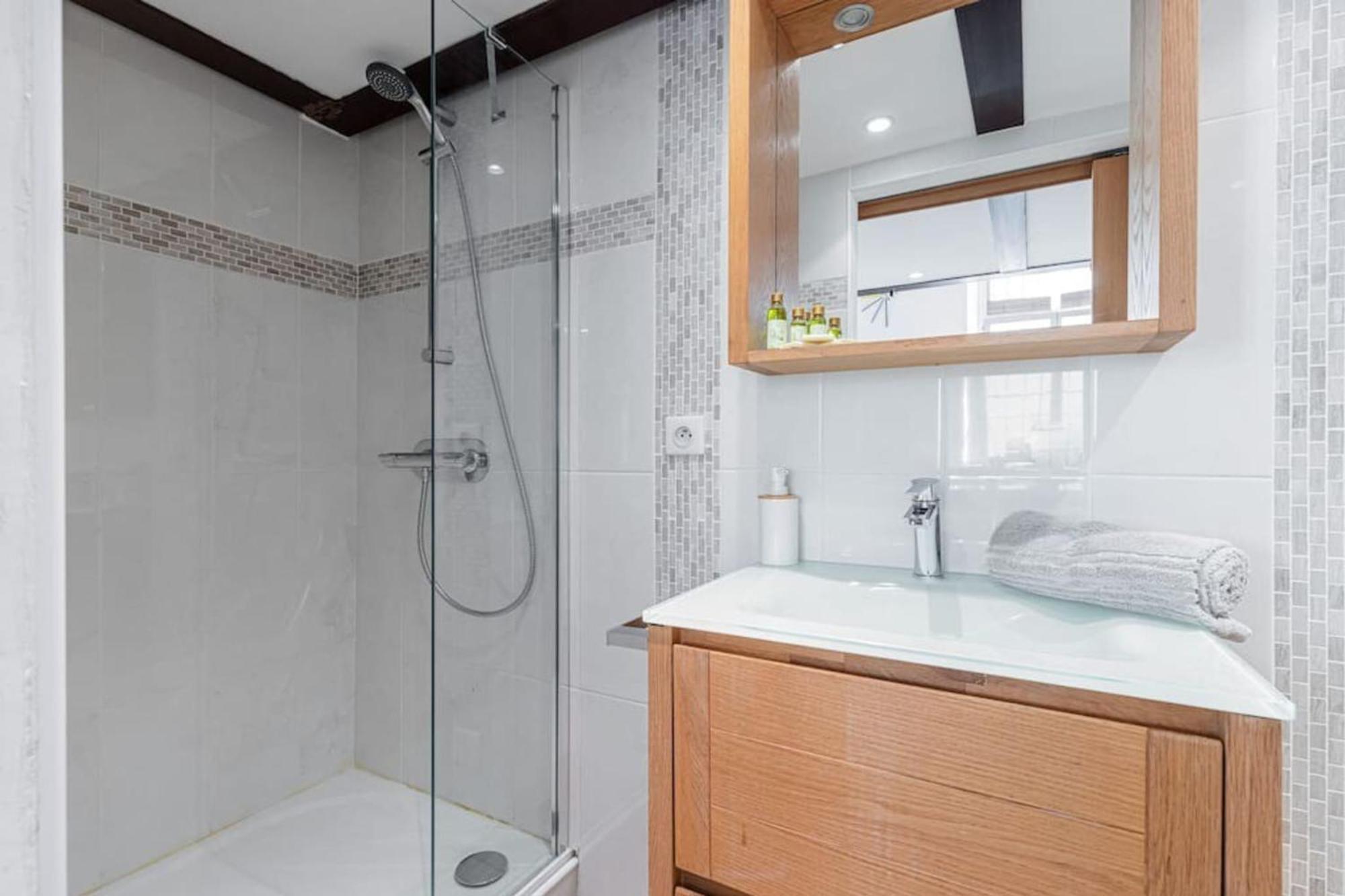 Gubernatis - Beautiful Duplex With Terrace Διαμέρισμα Νίκαια Εξωτερικό φωτογραφία